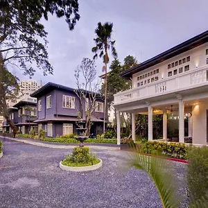 Hotel The Henry Manila ****