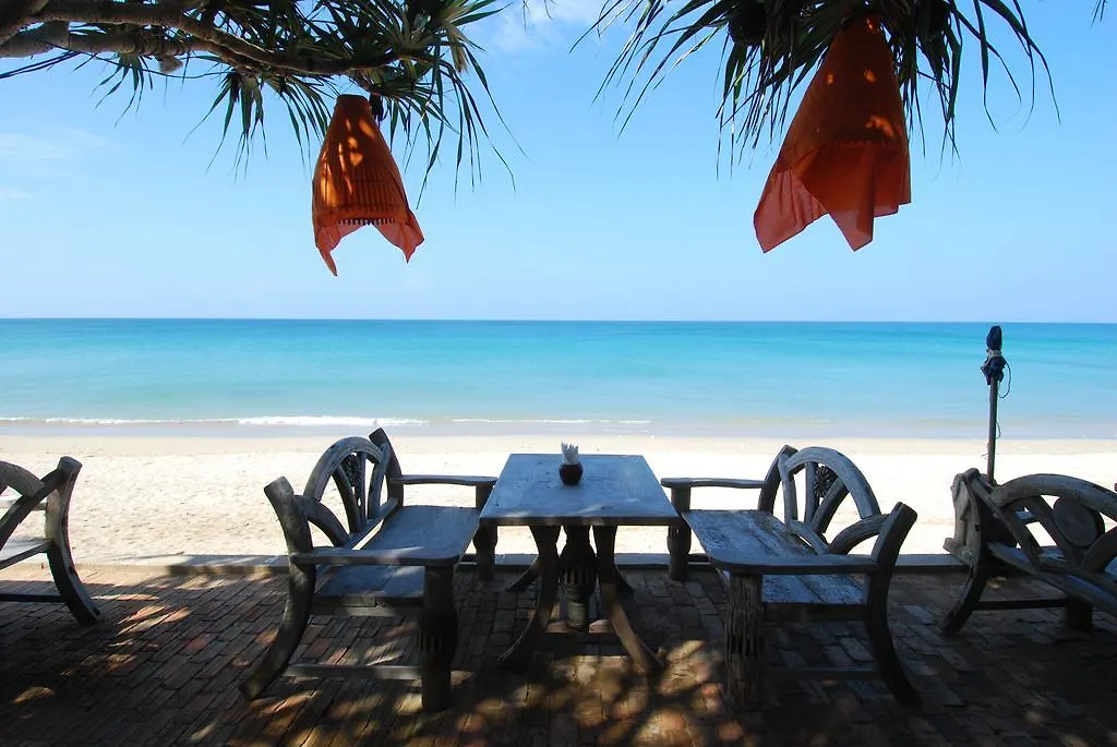 Clean Beach Resort Ko Lanta