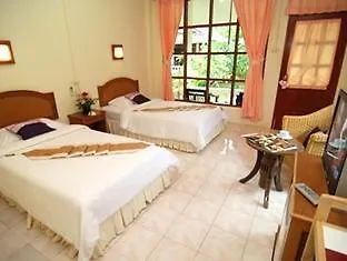 Clean Beach Resort Ko Lanta